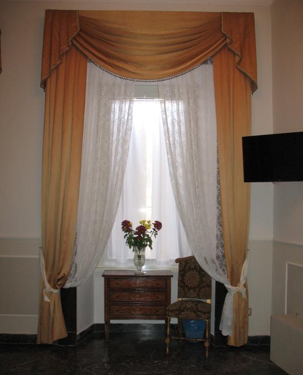 Alibrandi Palace Чивитавекия Стая снимка