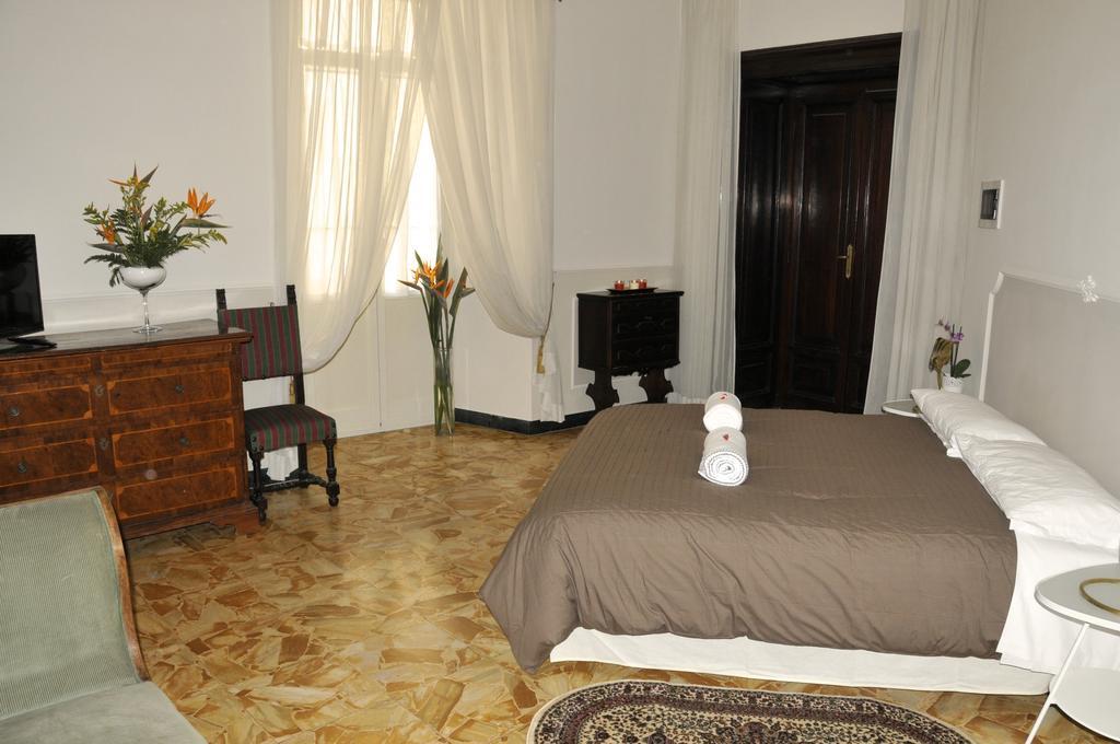 Alibrandi Palace Чивитавекия Стая снимка